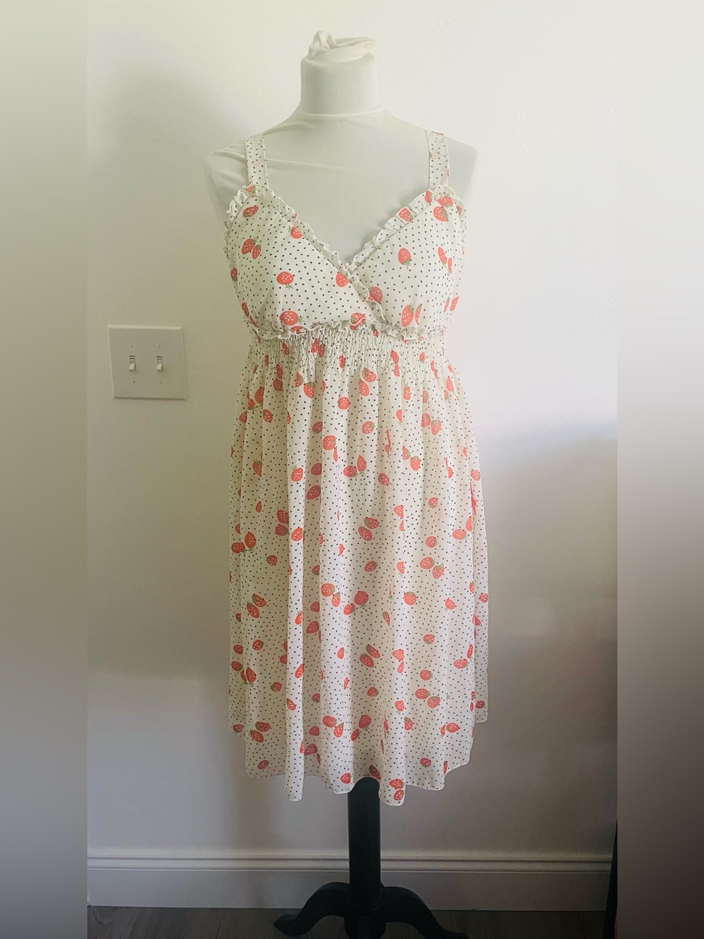 Breakin Loose Vintage Women Babydoll Dress 7/8 Cream Strawberries Coquette